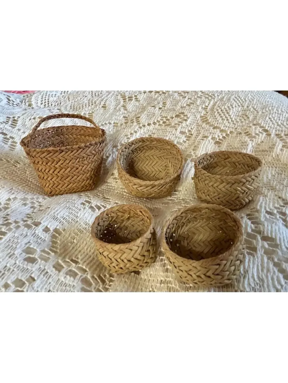 Set of 5 Nesting Woven Straw Baskets with Handle